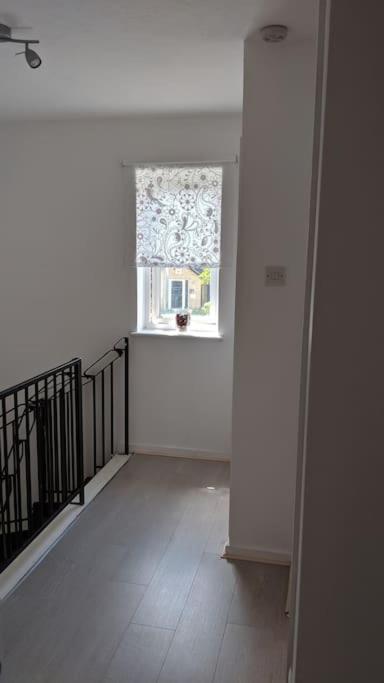 Private 2 Bed Flat Close To Excel & City Airport Лондон Екстер'єр фото