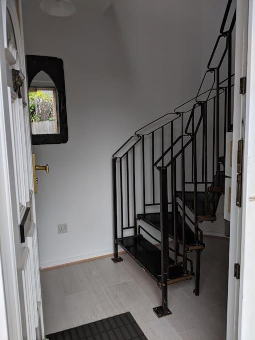 Private 2 Bed Flat Close To Excel & City Airport Лондон Екстер'єр фото