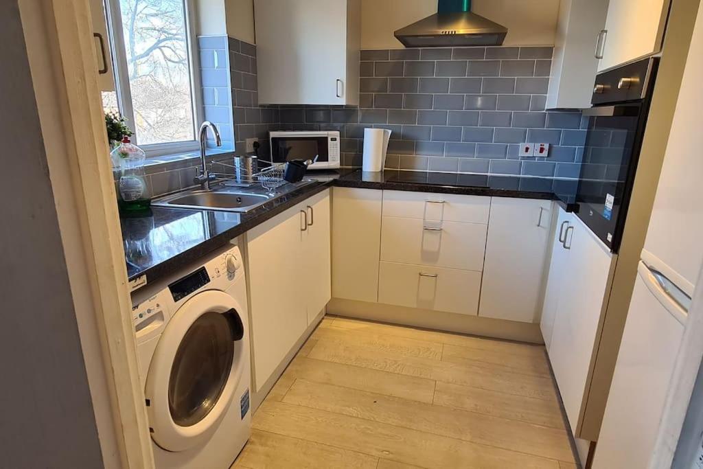 Private 2 Bed Flat Close To Excel & City Airport Лондон Екстер'єр фото